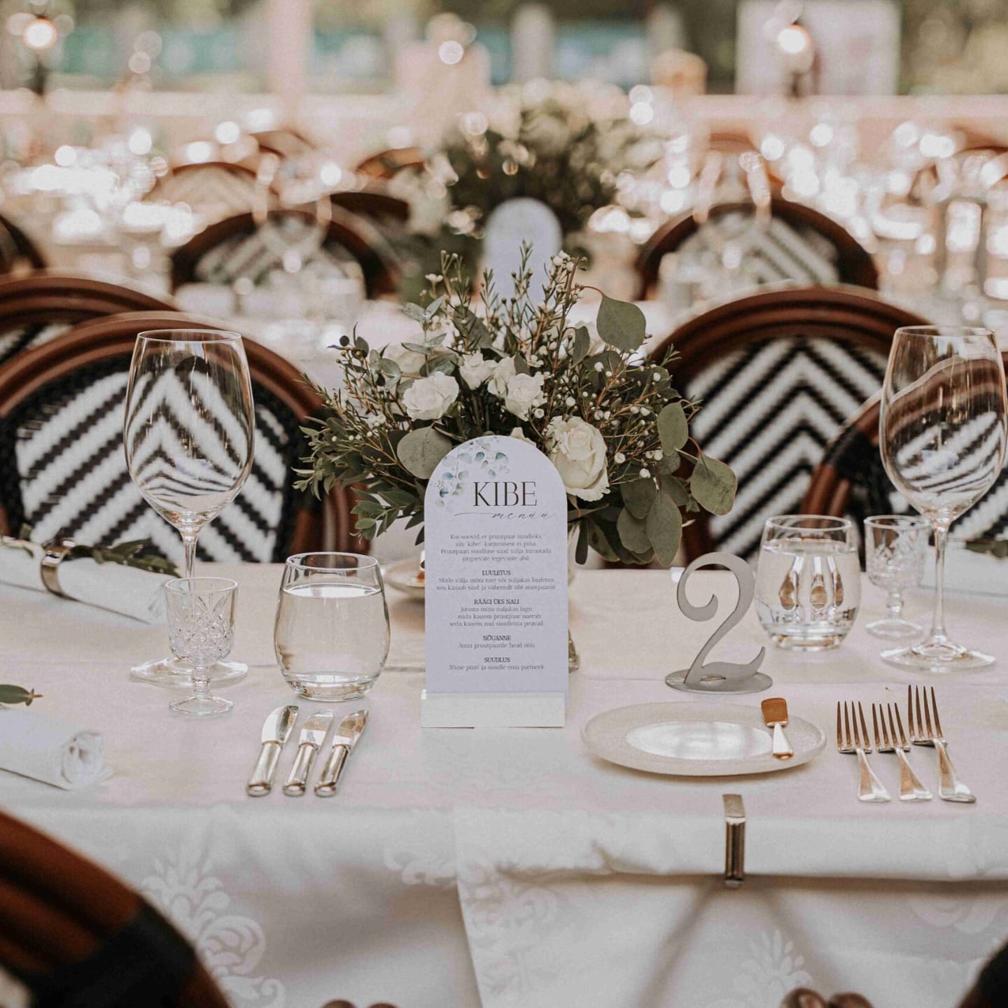 Ma armastan luua kõike seda, mis lisab tähendust – olgu otstarbeks mõni eriline sündmus või soov talletada armsaid mälestusi. Kõik need pealtnäha pisikesed asjad, mis tegelikult ei ole üldse pisikesed ✨ Mind käivitab loominguliselt kõik see, millel on emotsionaalne kaal.
Kui sul on parasjagu mõttes mõni sündmus või soov luua midagi personaalset, siis kirjuta mulle 💌 Hetkel saab minuga kõige lihtsamini ühendust siin sõnumites või meili teel info@pildisain.ee.
Ja koduleht… noh, see valmib. Kes oleks osanud arvata, et üks lihtne leheke nii palju nuputamist nõuab (mitte mina). Aga küll ta tuleb, vaikselt ja visalt 🥰