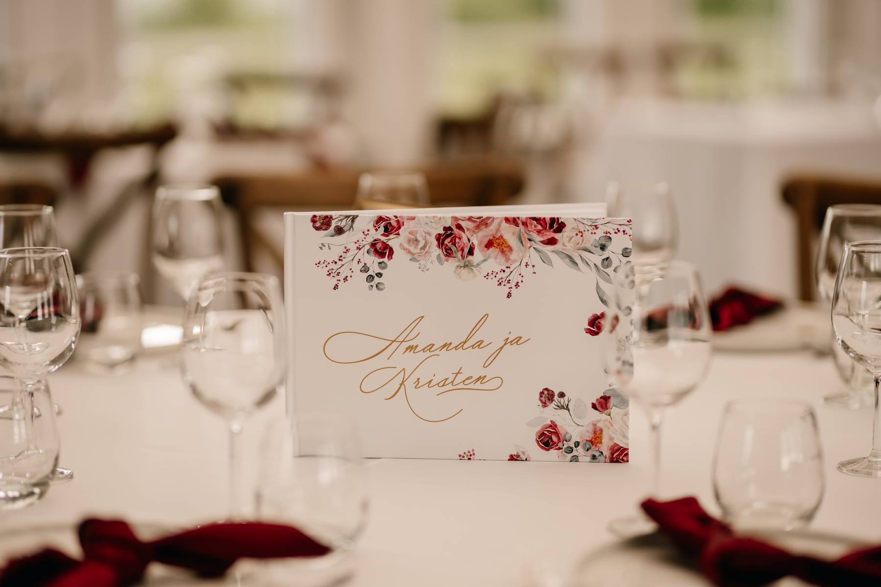 Saa osa suurepärasest pakkumisest! 😍👇🏻
@pildisain x @fotos2ra
Meil on suur rõõm teatada, et pruutpaarid, kelle pulma jäädvustab Fotosära, saavad oma pulmatrükised tellida Pildisainist soodushindadega:
-10% soodustus kehtib kõigile 2025. aasta pulmadeks tellitud trükistele.
-15% soodustus kehtib kõigile 2026. aasta pulmadeks tellitud trükistele. Varajane planeerimine võimaldab nautida suuremat soodustust ning vähendada pulmakorraldusega kaasnevat stressi 🧘🏻♀️
Pildisain pakub personaalset disaini ja kvaliteetset teostust – kõiki pulmaks vajalikke trükiseid, mis peegeldavad teie erilise päeva ainulaadset emotsiooni.
Pakkumise kasutamiseks võta ühendust Instagramis @pildisain või e-posti teel info@pildisain.ee ning anna teada, et oled @fotos2ra klient.
Loodame, et see koostöö aitab kaasa teie unistuste pulmapäeva täiuslikuks muutmisele ✨