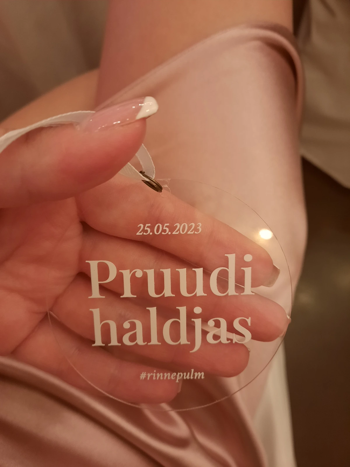 Läbipaistvast akrüülist pulma ametimärk valge kirjaga